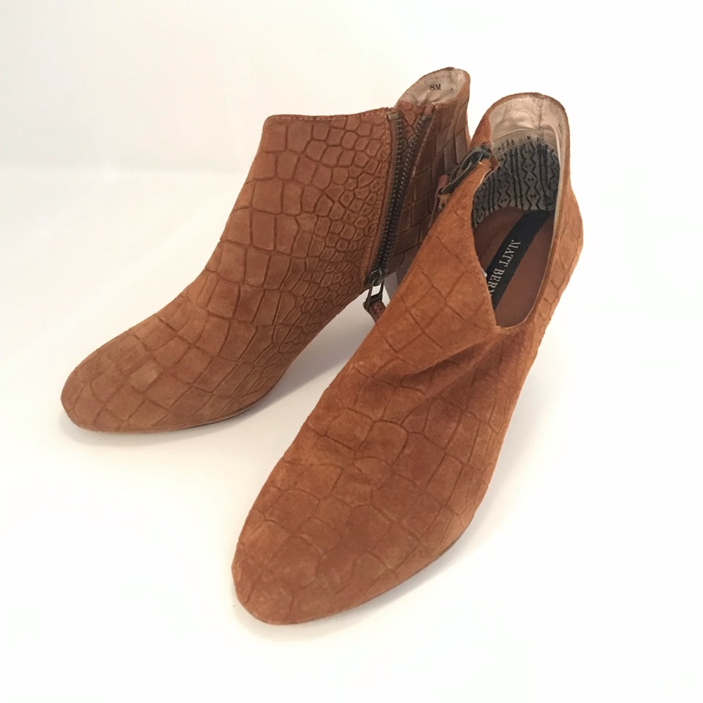 Matt Bernson Size 8 animal print suede booties